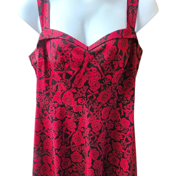 TORRID Plus Size Unique gothic Retro Chic Red Roses, Skulls, Gothic midi dress - Picture 6 of 16